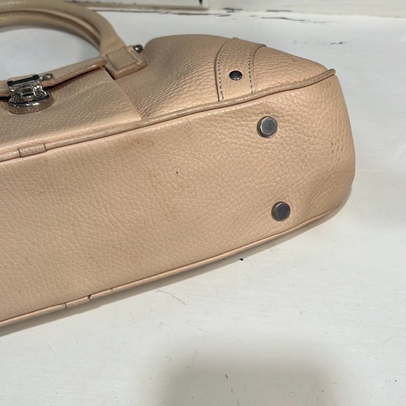 BURBERRY Creamy Tan Leather Rolled Handle Button Lock Bag - Picture 15 of 16